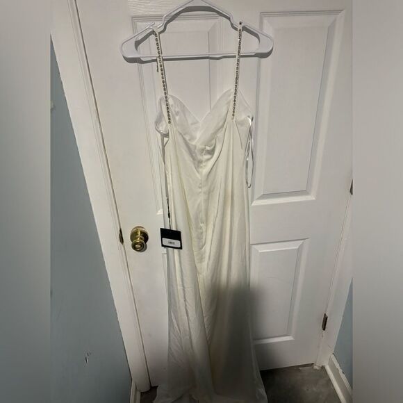 Mac Duggal SWEETHEART EVENING GOWN W/ RHINESTONE ACCENTS in white size 8 - Picture 9 of 10